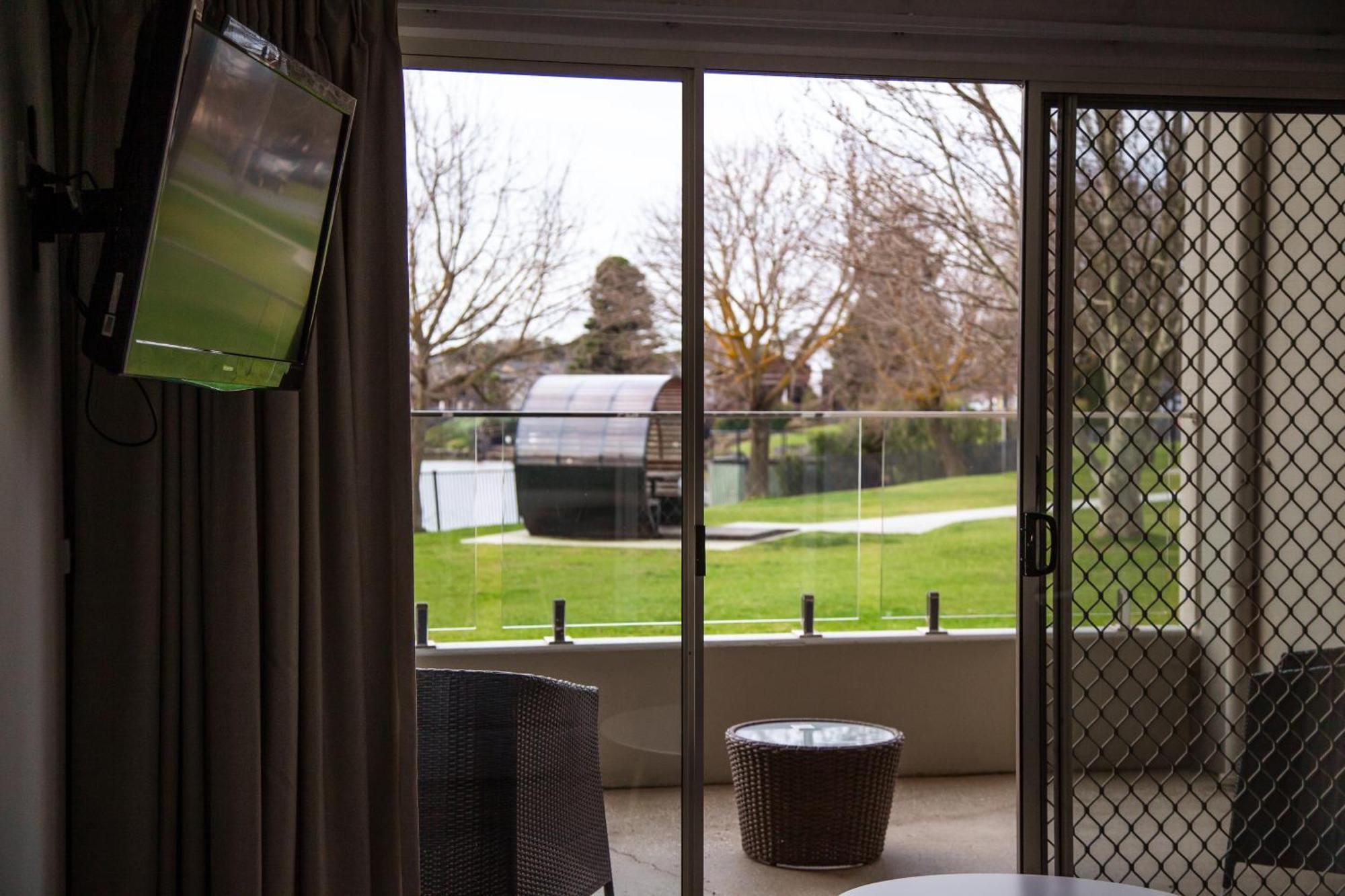 Nagambie Waterfront Motel Dış mekan fotoğraf